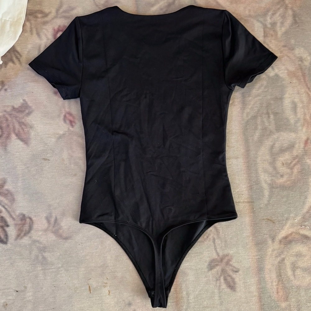 Babaton Contour Crew Shortsleeve Bodysuit / Size M - Picture 5 of 5